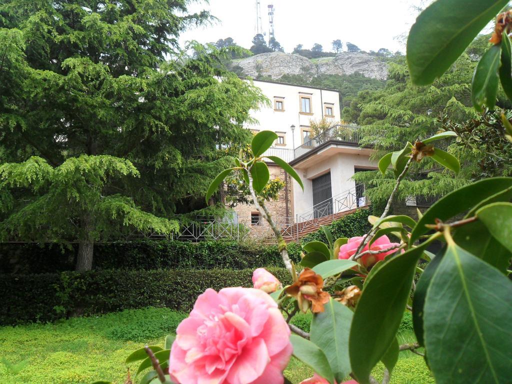 Eremo Hotel Casa Del Sorriso 埃里切 外观 照片