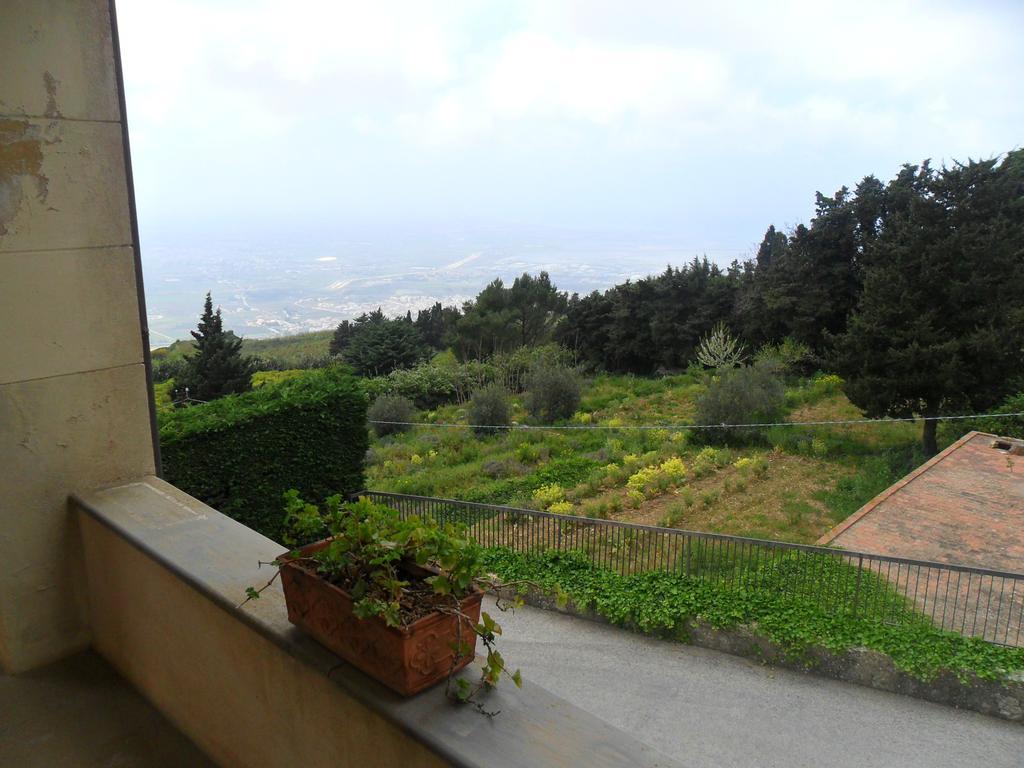 Eremo Hotel Casa Del Sorriso 埃里切 外观 照片