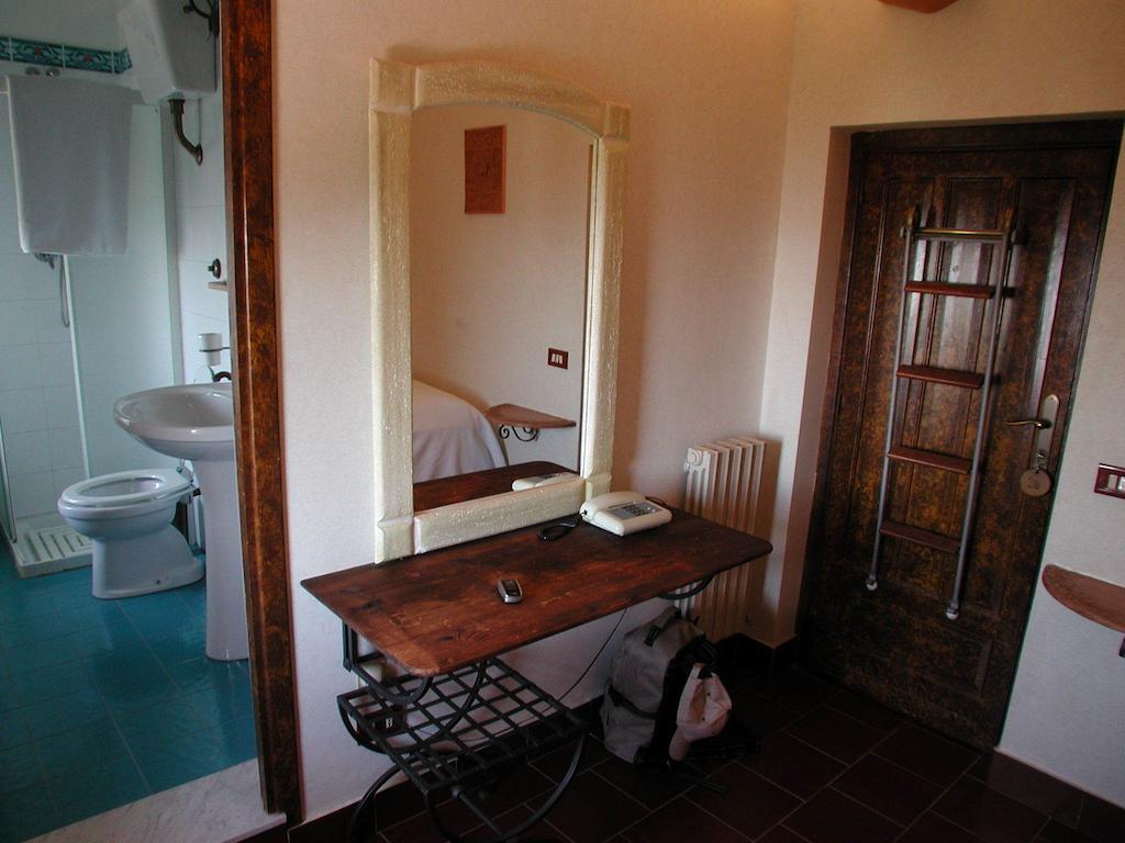 Eremo Hotel Casa Del Sorriso 埃里切 外观 照片