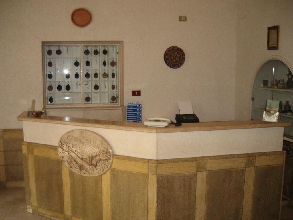 Eremo Hotel Casa Del Sorriso 埃里切 外观 照片